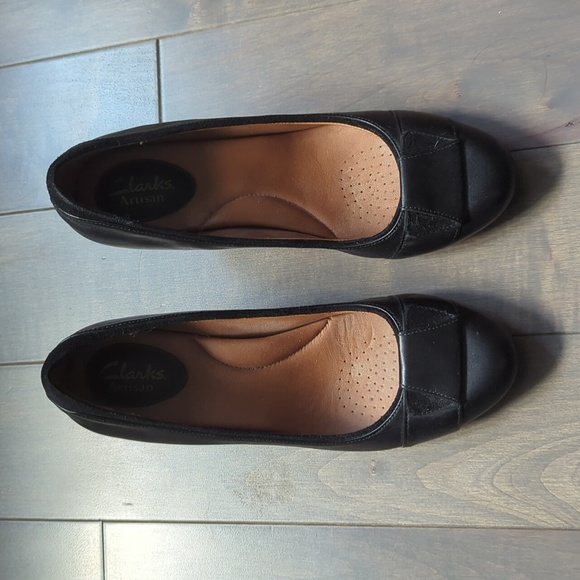 Clark's Size 6.5 Black Leather Heels - Picture 2 of 12